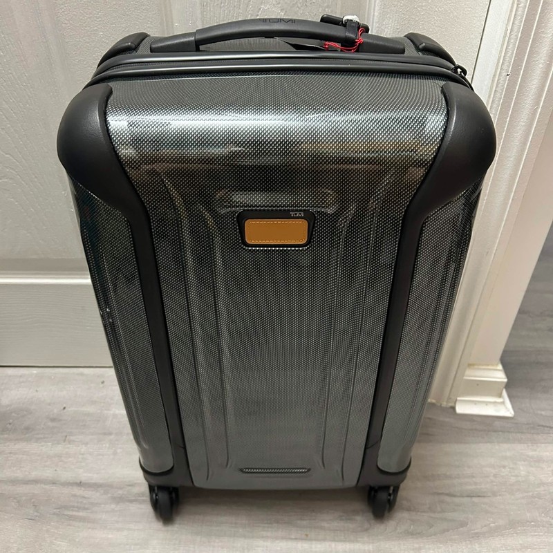 Tumi Vapor International Carry-On 22″ Luggage Olive Green Spinner Hard Shell NEW