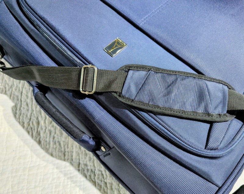 Travelpro Maxlite 5 Softside Lightweight Bi-Fold Carry-on Garment Bag Navy Blue