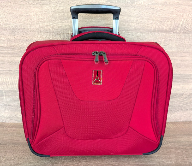 Travelpro Maxlite3 Softside Carry On Rolling Underseat Tote Upright 2 Wheels Red