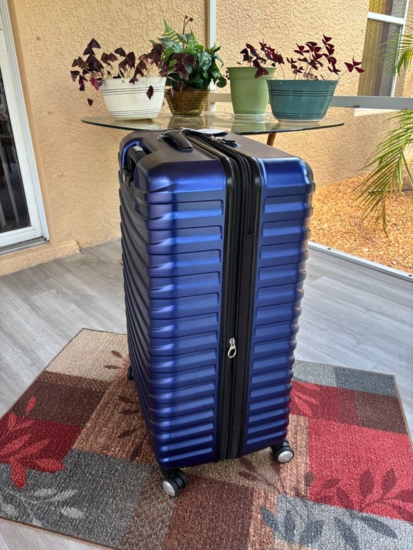 Samsonite Spin Tech 6 Large Spinner Color: Sapphire Blue gallery