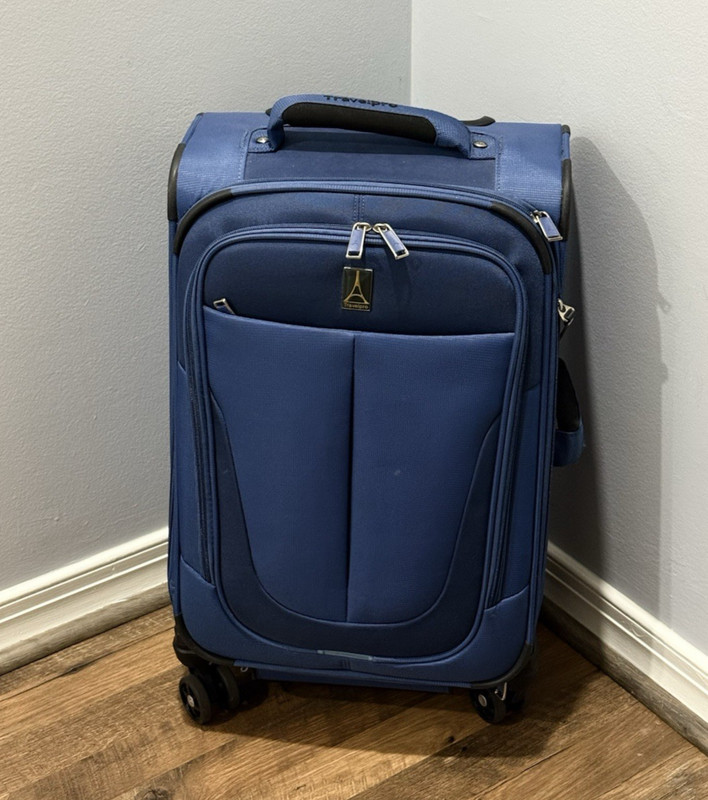 ⭐Travelpro Tourlite Softside- Blue Expandable Luggage Spinner Wheels 21″