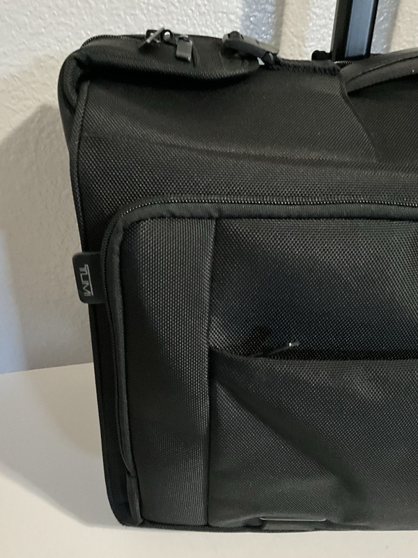 Tumi Tech Essential Gear 58030D Two Wheels Carry On Black 22” gallery