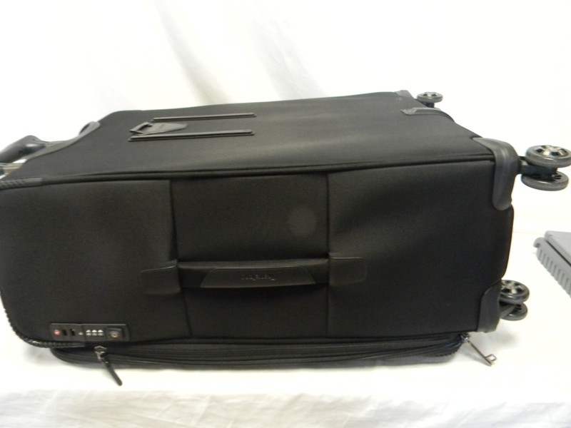 TravelPro Medium Luggage w/spinner wheels 25x18in gallery