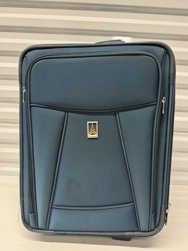 Travelpro Crew6 Rollaboard Pre-owned Blue- 19″