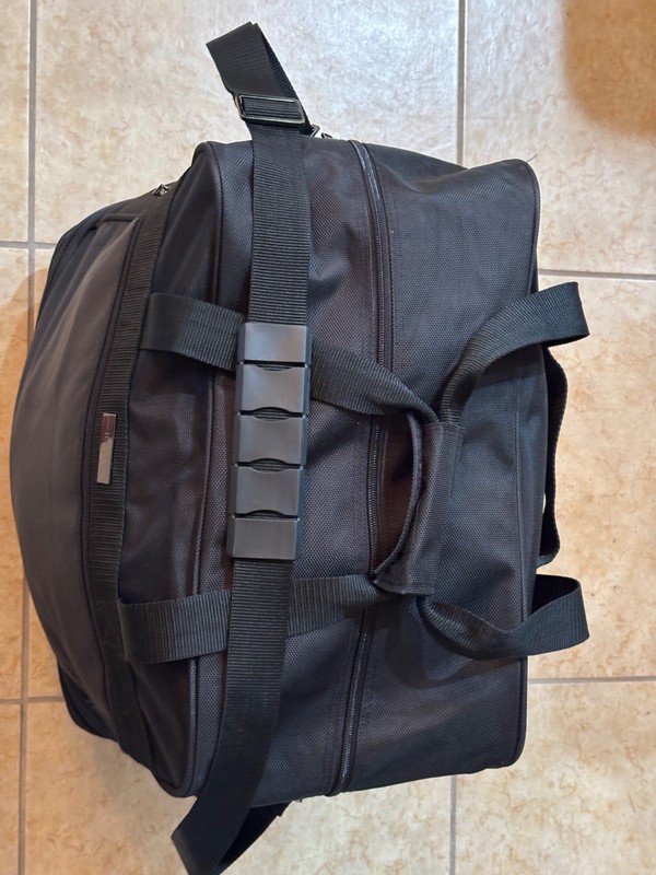 Hanke Expandable/Collapsible Soft-side Rolling Luggage 22x21x16 Nice! gallery