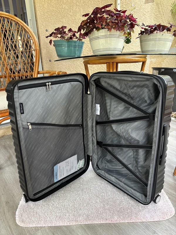 Samsonite Spin Tech 6 Medium Spinner Color: Black gallery