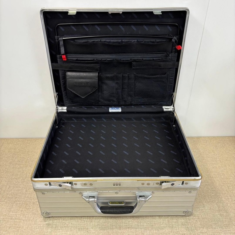 Rimowa Topas 31L Combination Pilot Case 907.20 gallery
