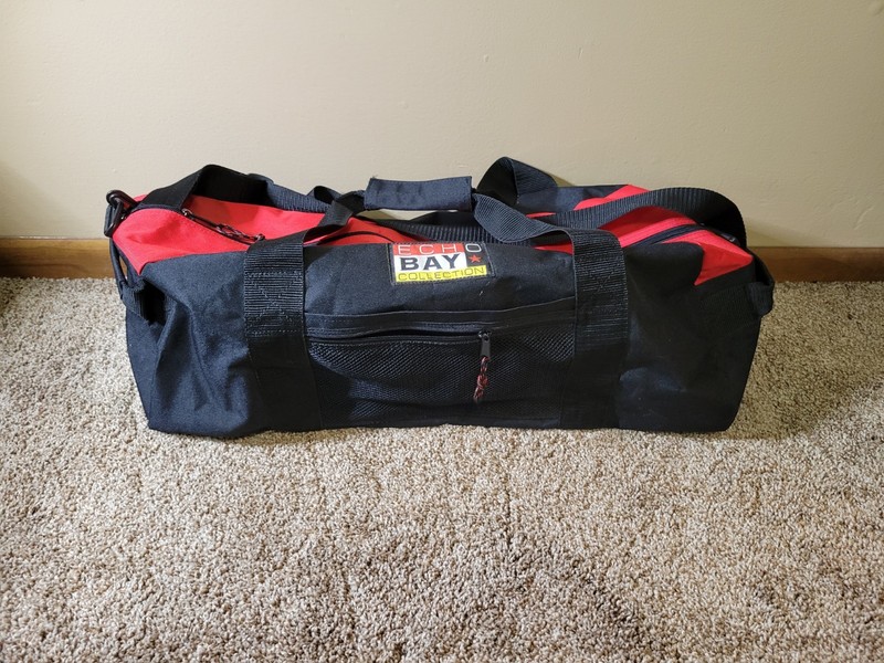 VINTAGE DUFFLE BAG ECHO BAY COLLECTION Red Black Sports Carry Tote