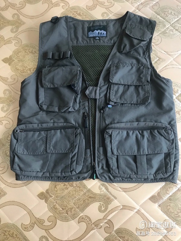Budget Airline Essential – Multi-functional Carry-on Vest