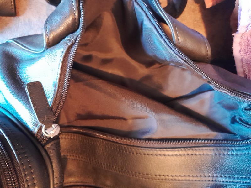BLACK FAUX LEATHER DUFFLE BAG QUALITY CONSTRUCTION MEASURES INCLUDED UNBRANDED gallery