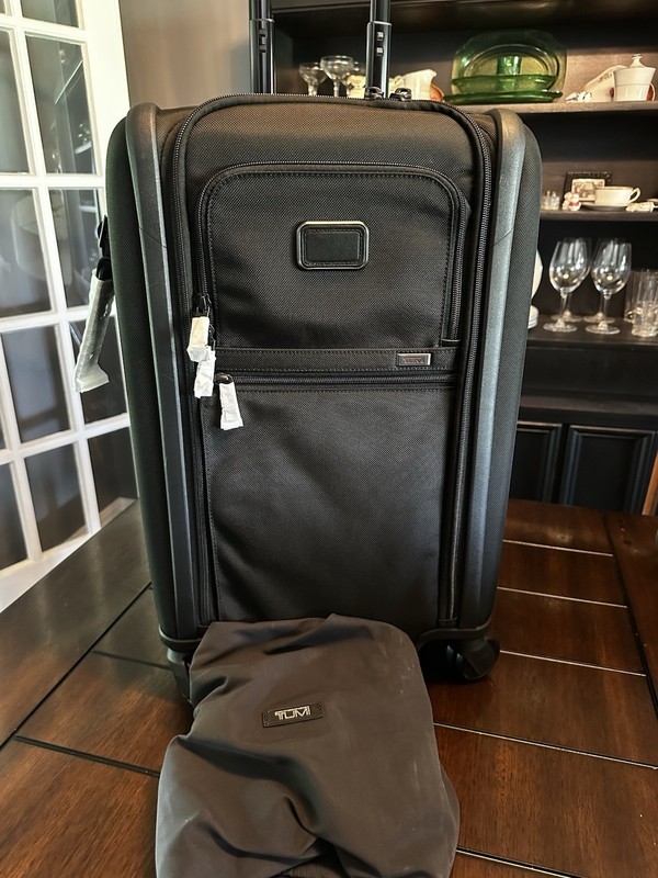 TUMI Alpha 3 Dual Access Expandable 4 Wheel Carry-On 117160-1041 Black
