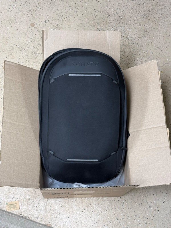LIGHTLY Used Nomatic Navigator Back Pack 15L (small manufacturing defect)