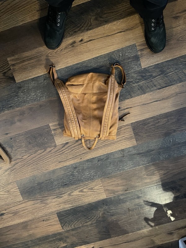 VILENCA HOLLAND SEREN TECH BACKPACK Distressed Leather Tan Brown UNISEX Clean gallery