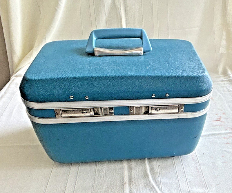 Samsonite Train/Cosmetics Case Vintage 1960s Silhouette iHard Shell Blue Vinyl