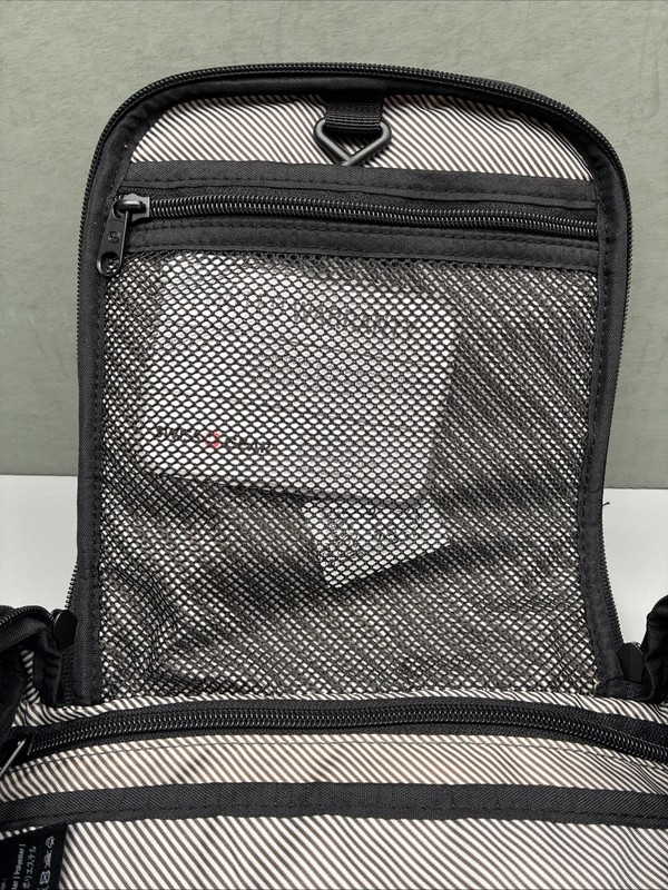 SWISS GEAR Rectangular Toiletry Bag - Gray & Black New gallery