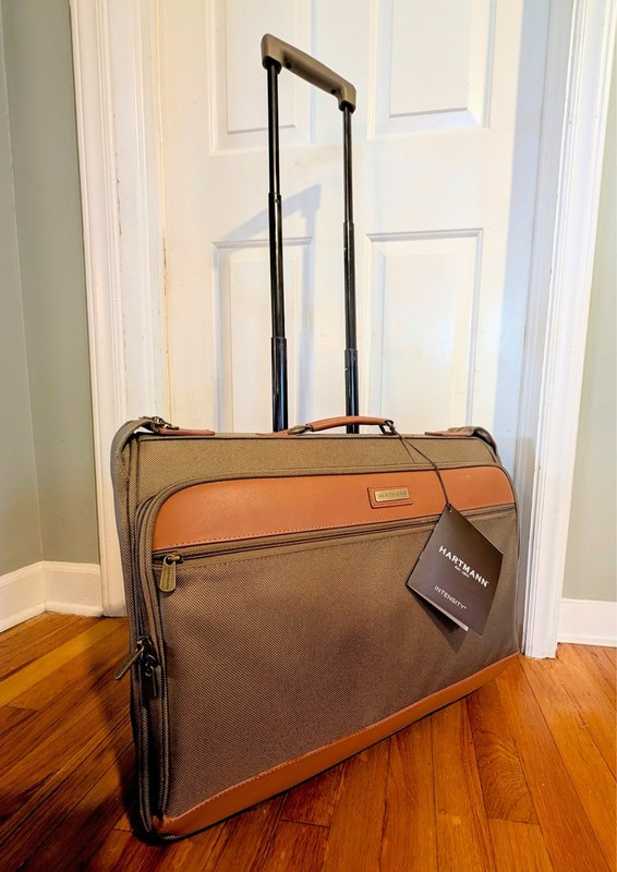 Hartmann Intensity 22″ Carry-On Mobile Traveler Garment Bag 501 Coffee – New