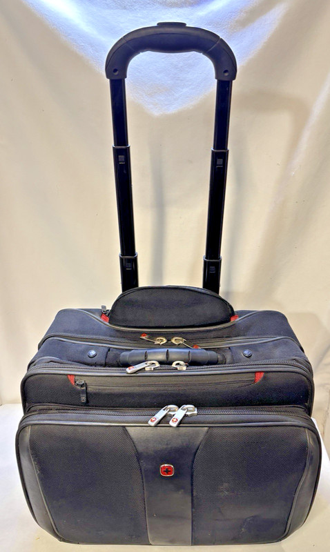 Wenger Swiss Gear Rolling Travel Carry On Laptop Bag Briefcase 17″ X 14″ X 10″