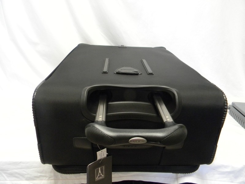 TravelPro Medium Luggage w/spinner wheels 25x18in gallery