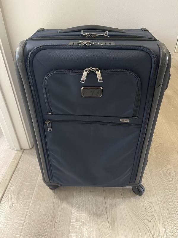 TUMI Alpha 3 Extended Trip Expandable Spinner Suitcase Navy 12″ x 16″ x 26″