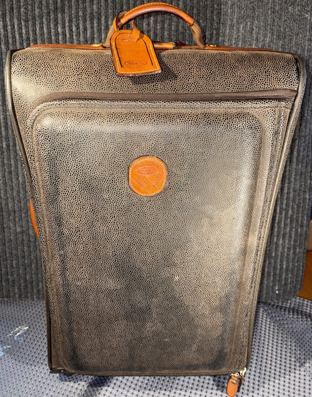 Bric’s 21 Inch Pebbled Leather Upright Carry On Luggage. Good Condition.