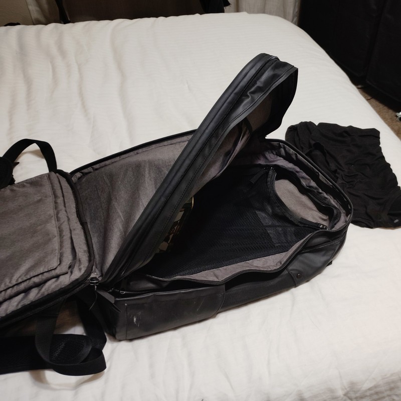 Nomatic Backpack 20L Expands To 24L gallery