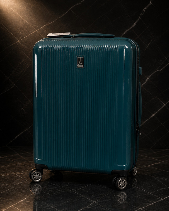 Travelpro Walkabout 6 Medium Check-In Hardside Spinner Teal Expandable TSA