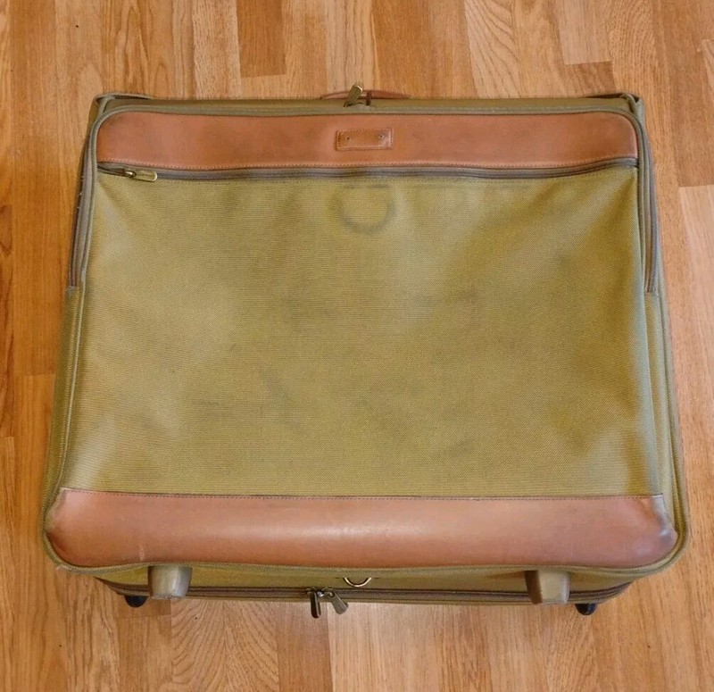 Hartmann Intensity Green Large Garment Rolling Suitcase Luggage 25x 11x 24