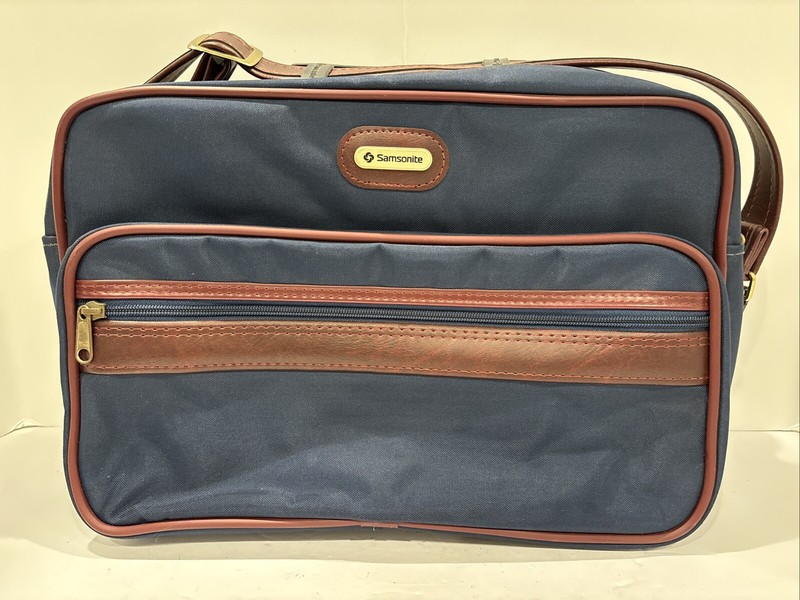 Samsonite Easy Going Carry On Bag Adjustable Shoulder Strap Toiletries Bag
