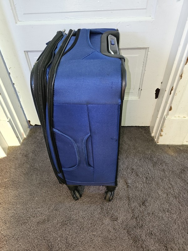 Samsonite Softside Blue 21"×15"×9" Suitcase gallery