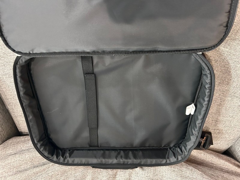 Case Logic Laptop Case Clamshell 18.5" x 3.5" x 15.7" Black Adjustable Strap New gallery