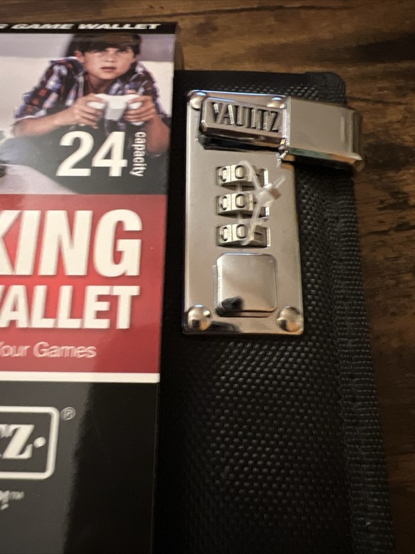 Vaultz Protective Locking Game CD Wallet - 24 Capacity Black gallery