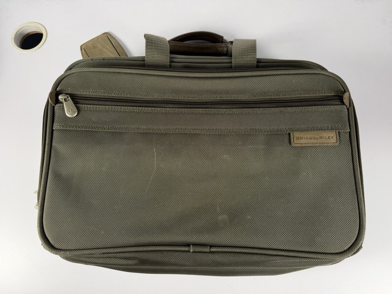 Briggs and Riley – Green Expandable Softside Carryon Bag with Messenger No Strap