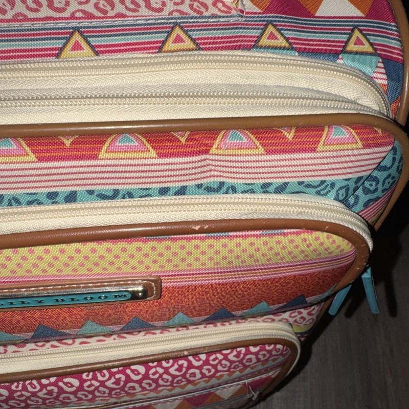 Carry On Expandable Design Pattern Luggage With Spinner Wheels 22” On the prowl gallery
