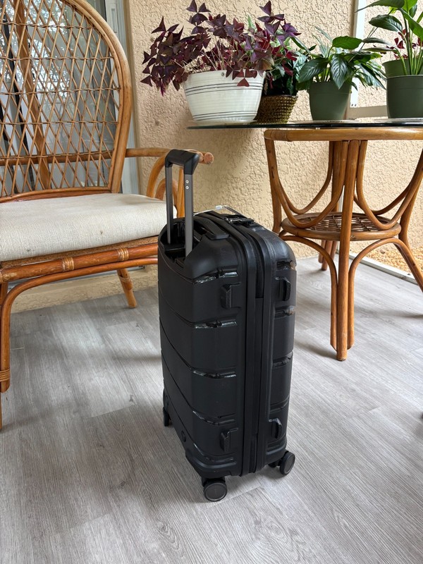 Samsonite Outline Pro 22 x 14 x 9 Carry-On Spinner Color: Black gallery