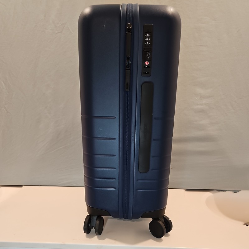 MONOS 22 Inch 4-Wheeled Carry On Luggage in Ocean Blue. Good Condition gallery