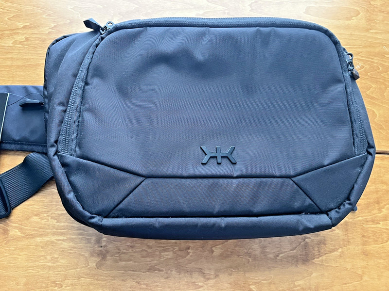 Knack Expandable Sling Bag / Crossbody Tech Sling – Black – Expandable 6L–10L