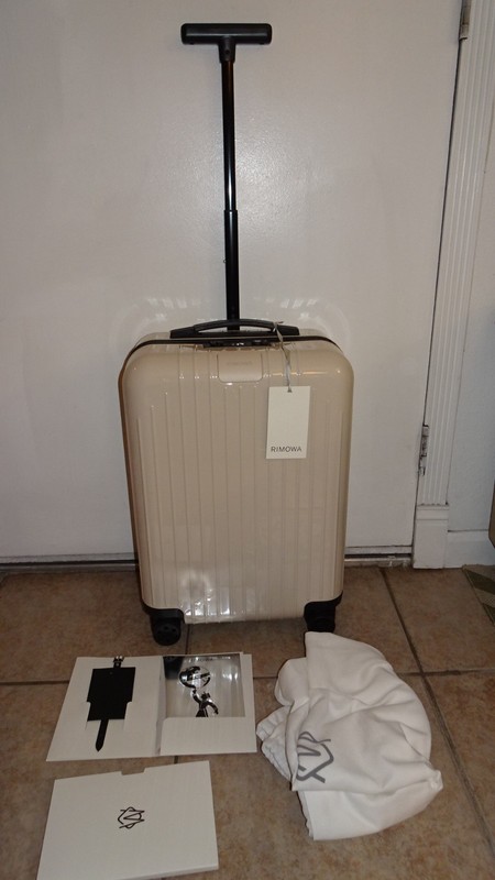 RIMOWA Essential Lite Cabin S Gloss Beige Spinner Carry-On New w/ Tags & Cover