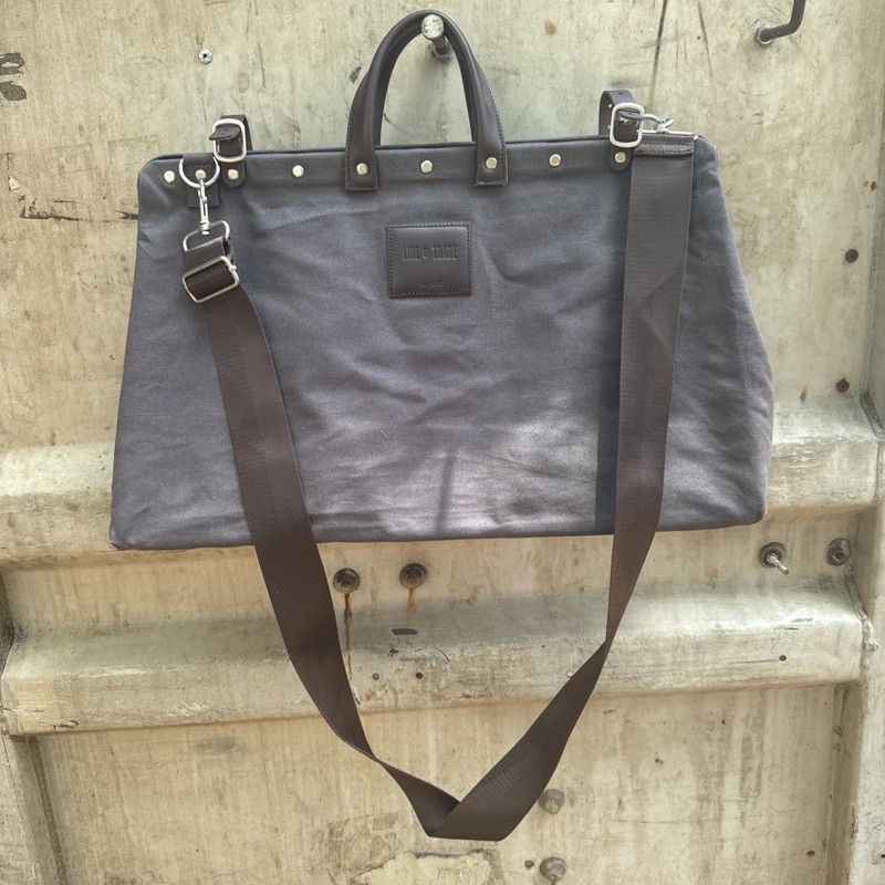 Line Of Trade Bespoke Canvas Weekender Duffle Bag Navy Blue Regular Size EUC