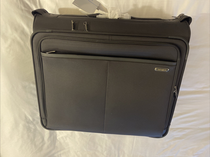 Samsonite Outline X Duet Collection 50” Mobile Garment Bag Travel Luggage. NWT