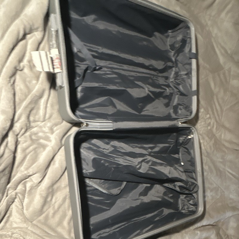 Traveler’s Choice Hardcase Luggage Set Silver 32″ Solid Plastic Suitcases