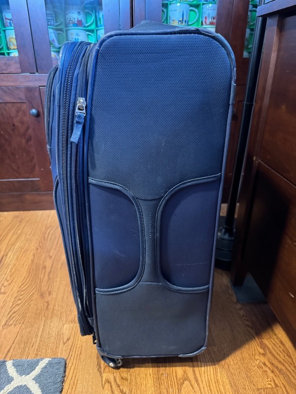 Samsonite Softside 29" Large Checked Luggage Wheeled Suitcase gallery