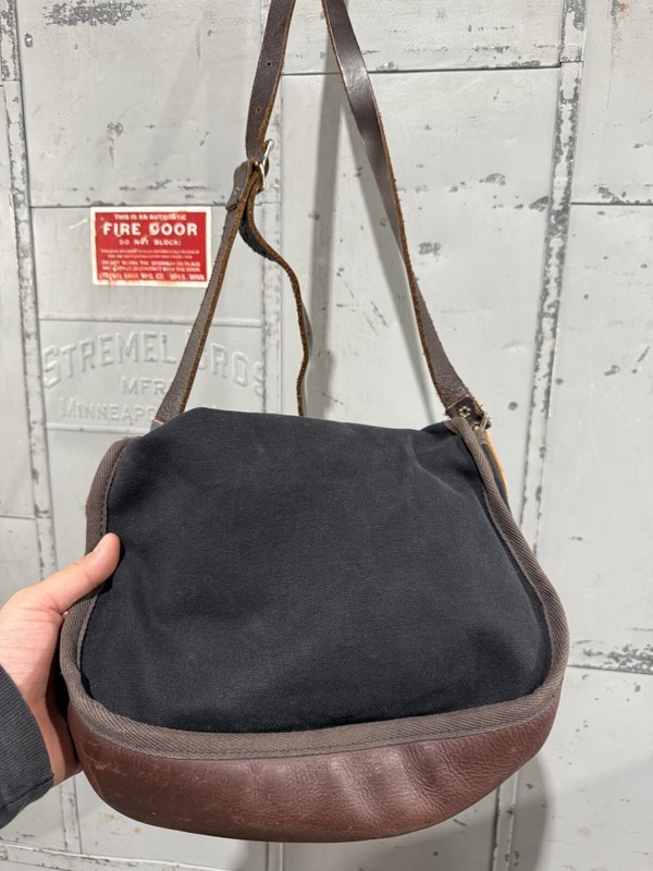 Used Duluth Pack Medium Deluxe Shell Purse - Black gallery