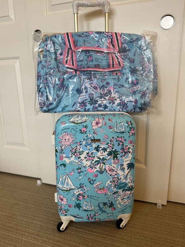 Lilly Pulitzer Road Trip GWP ROLLING LUGGAGE TRAVEL SET with Overnight Duffle