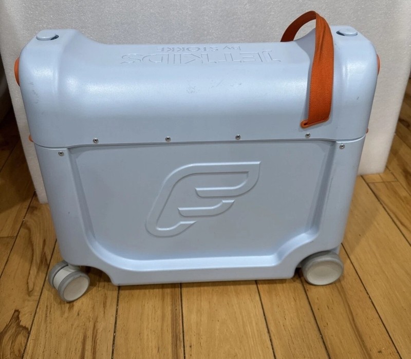 JetKids by Stokke Bed Box Ride-On Suitcase Kids In-Flight Bed Blue BROKEN WHEEL