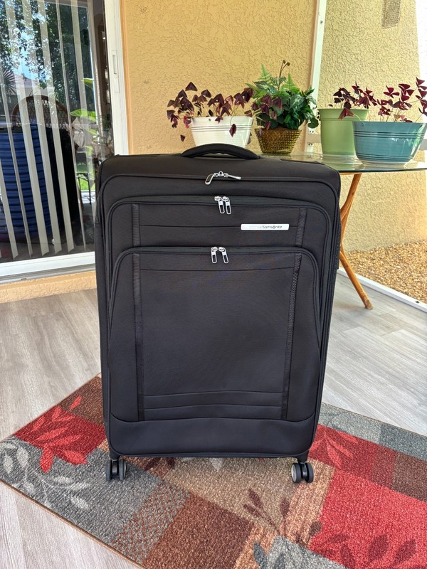 Samsonite Uplift Large Expandable Spinner Suitcase Color: Black