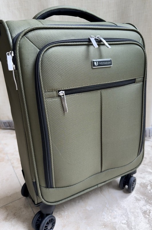 Voyager Brand New Zealand Carry-On 4 Wheels 20 Inch 55 Cm Lightweight Green