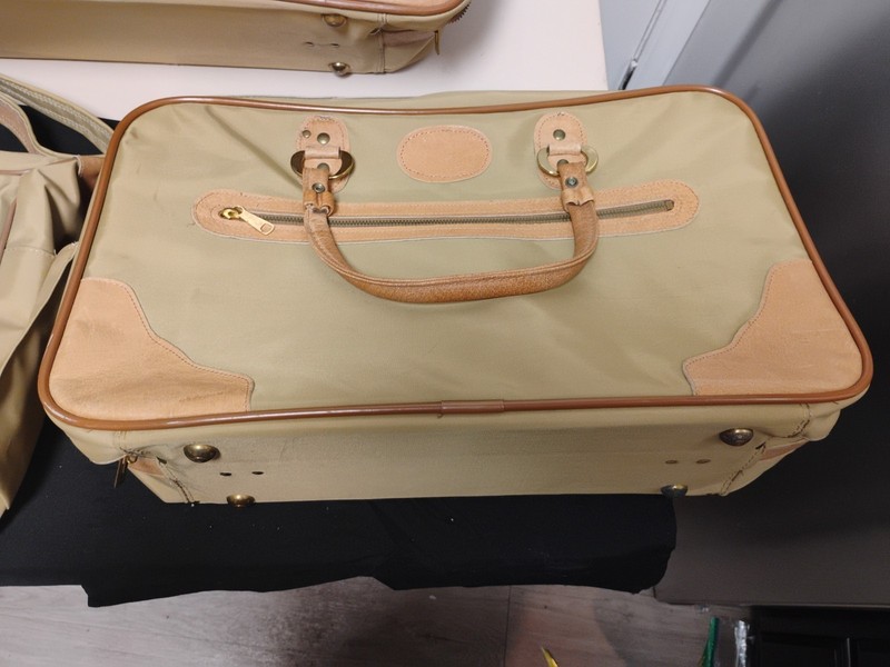 Vintage Lot Of 3 Pc Luggage Set/2- Carry Ons And 1Suitcase/Brand Unknown/("C&C gallery