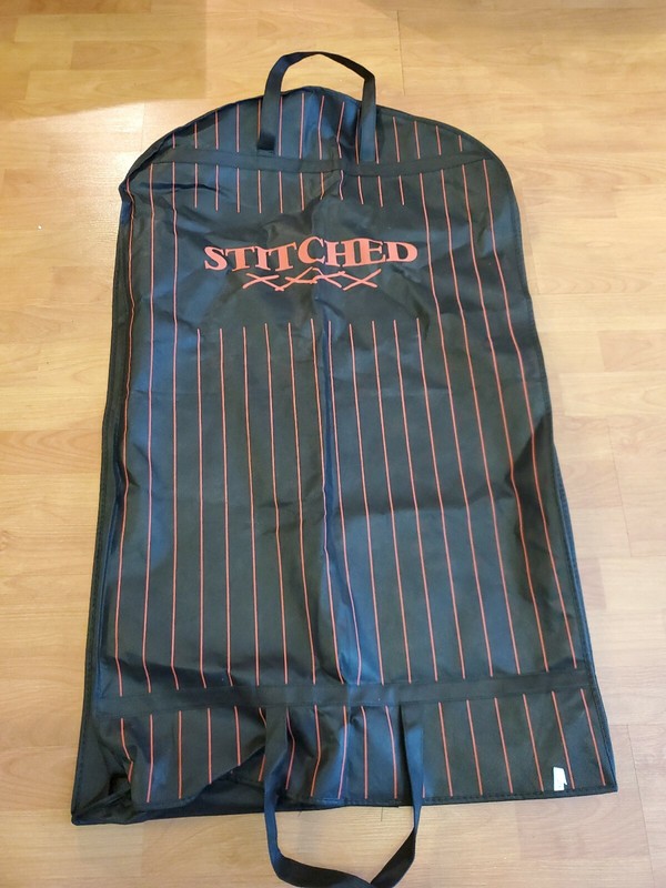 STITCHED TRAVEL STORAGE ZIP GARMENT BAG 29X23 BLACK /RED