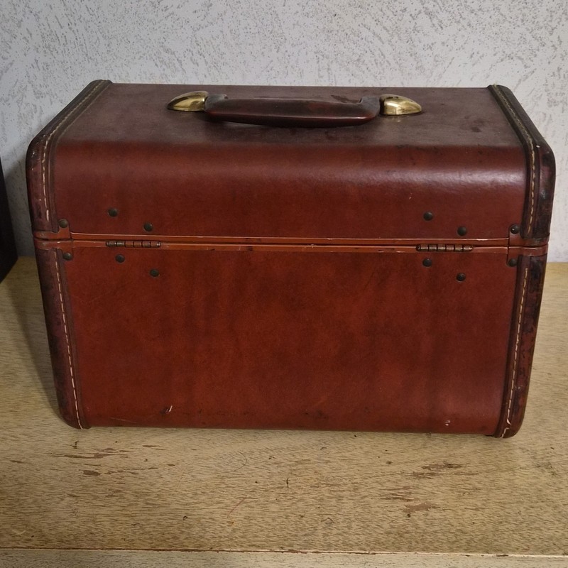 Samsonite Brown Solid Train Case Luggage with Handle & Locking Latch gallery
