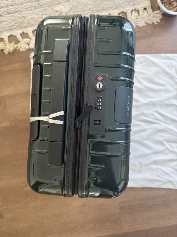 Rimowa Essential Light Cabin 4 wheels 21 inch Carryon Suitcase gallery